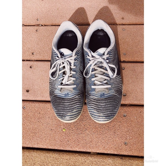 MENS GREY NIKE SHOES RUNING SIZE 10 - Picture 3 of 6